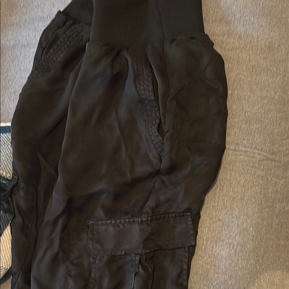 Women's Black Cargo Pants - Picture 4 of 9